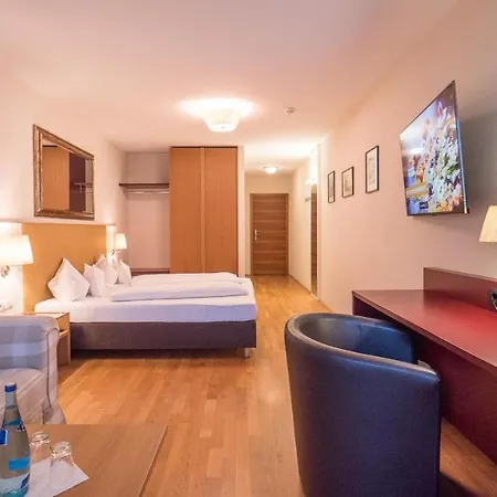 Hotel Malerhaus Fuegen