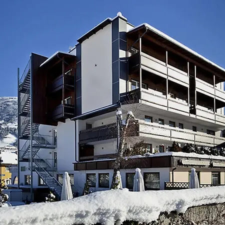 Malerhaus Hotel Fuegen